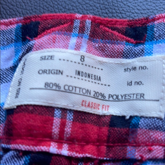 Red plaid shorts - Picture 2 of 3